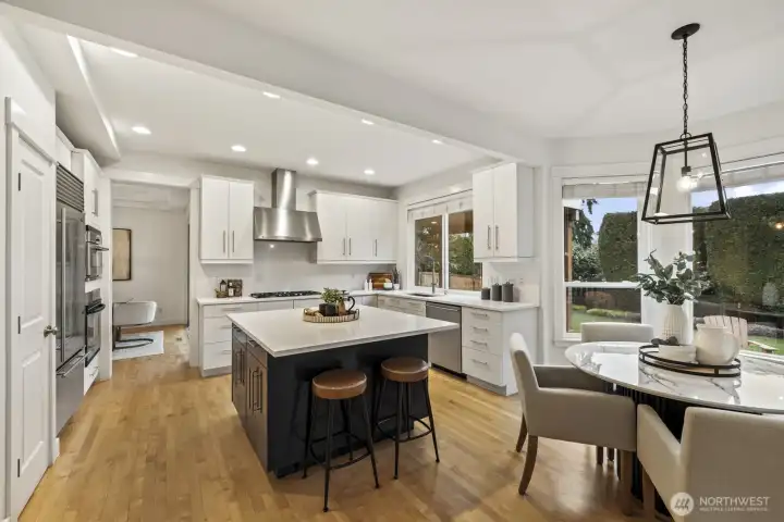 Sit at the island and watch the chef at work, or enjoy leisurely morning brunch in the eating nook. This layout is perfect for hosting, too!