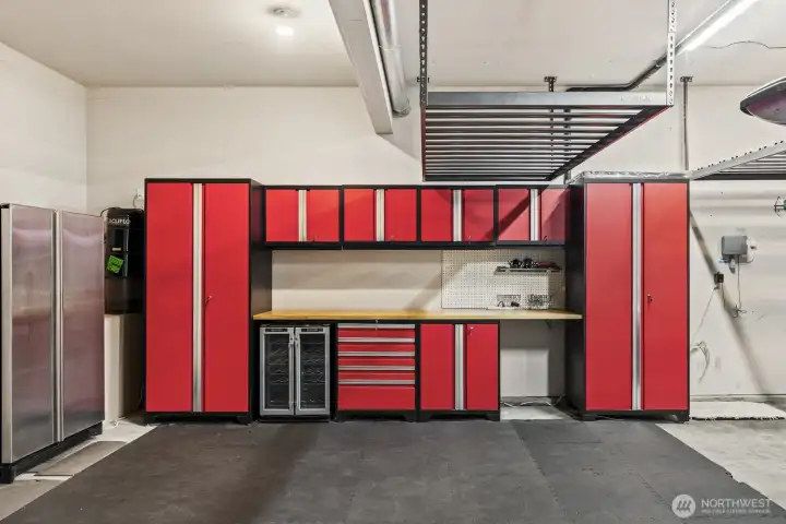 Use this fantastic workspace and storage system for all your hobbies and projects!