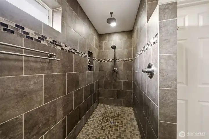 Primary bathroom / walk in shower