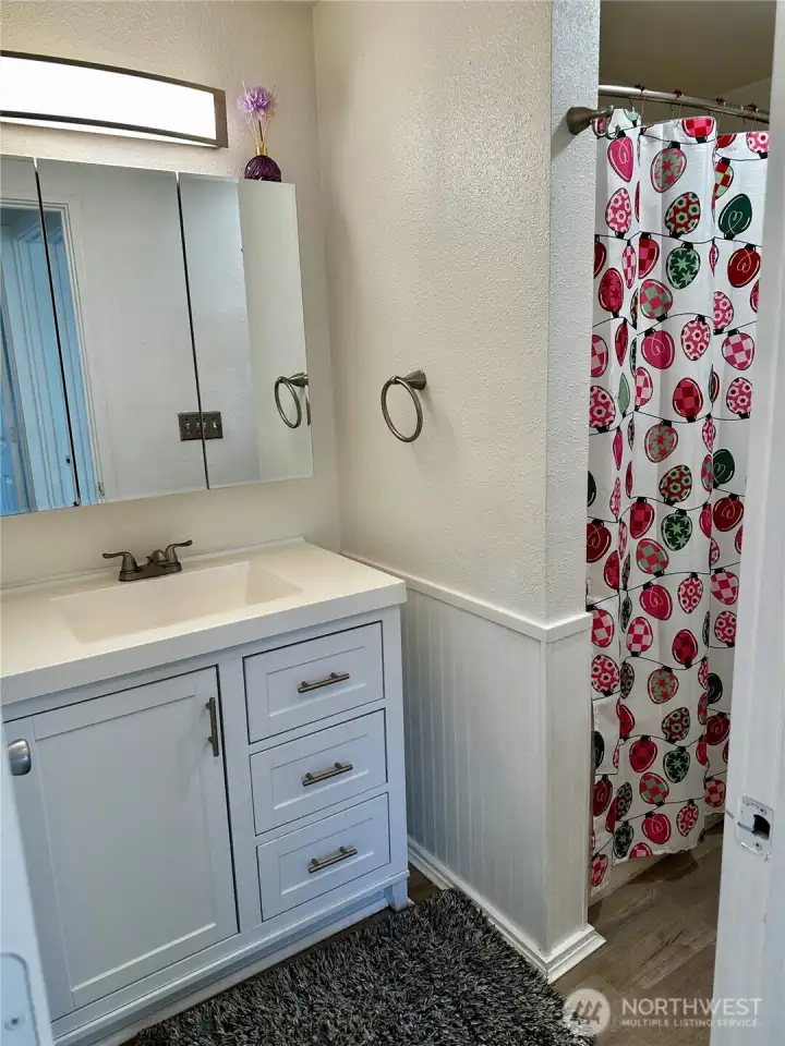 Updated full bathroom