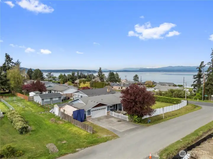 180 degree views of the sound, and mountains!