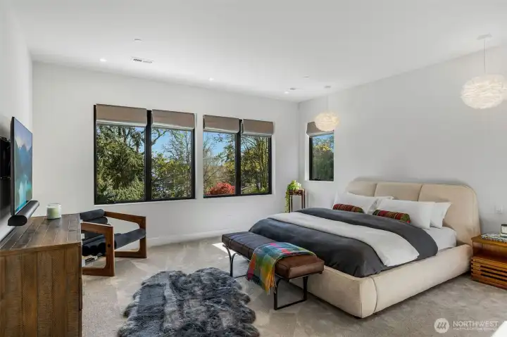 Junior primary (with large ensuite + closet)