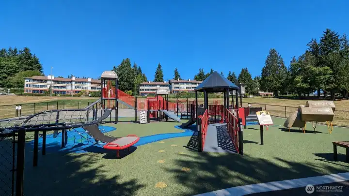 10 minutes' walk to the newer Hazel Miller Universally Accessible Playground in Ballinger Park.