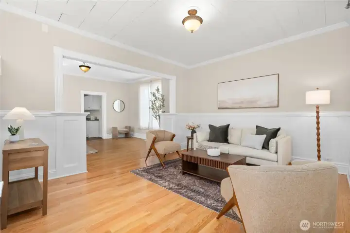 Gorgeous newer oak hardwoods show off this quintessential cozy craftsman living room. Gorgeous newer oak hardwoods show off this quintessential cozy craftsman living room.