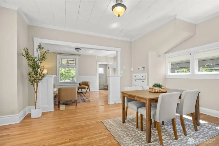 Seamless flow into the ultra spacious formal dining room. Seamless flow into the ultra spacious formal dining room.