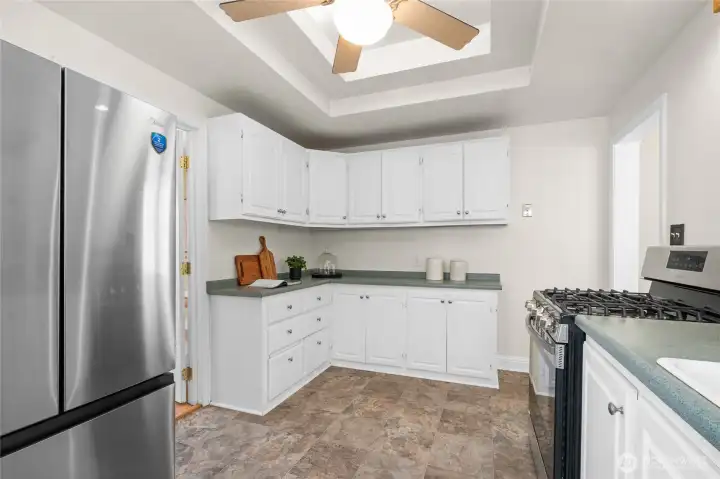 Brand new refrigerator and newer gas stove! Brand new refrigerator and newer gas stove!