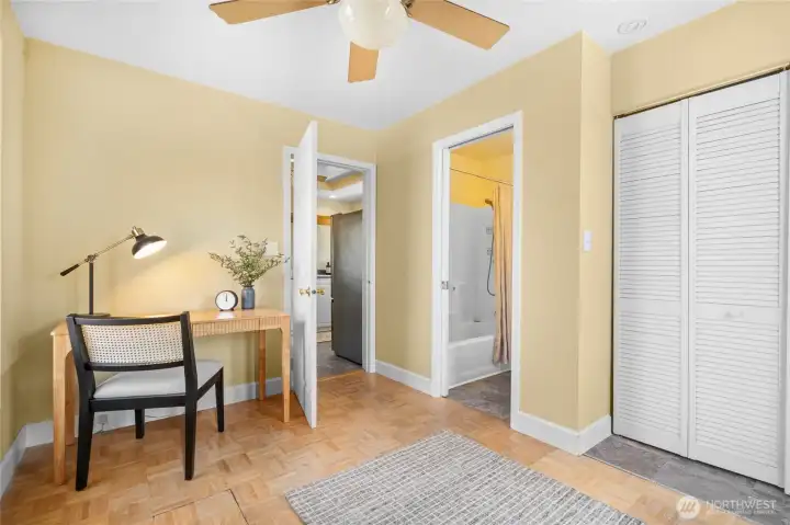 Great work space or perhaps an exercise room. Great work space or perhaps an exercise room.