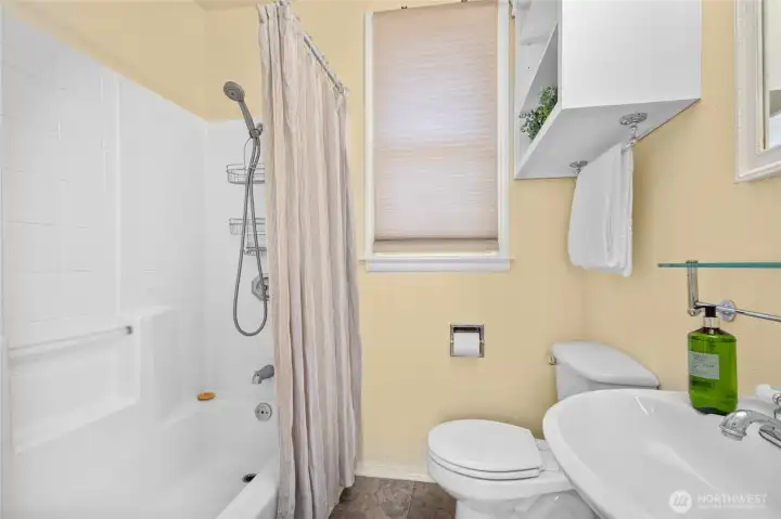 Main level full bathroom. Main level full bathroom.