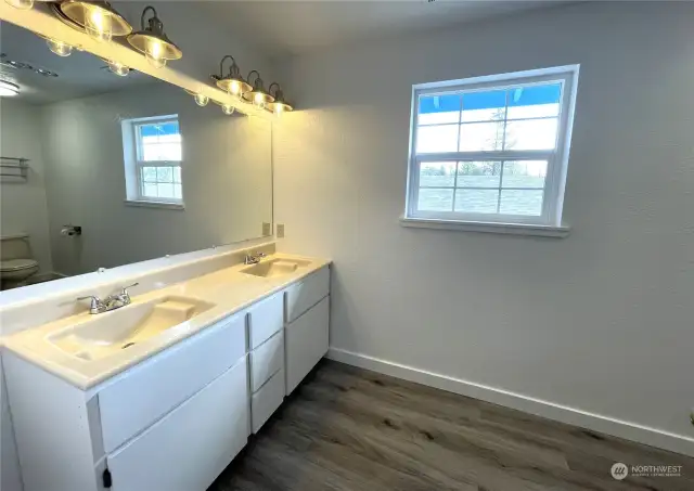 2nd Floor Full Bath