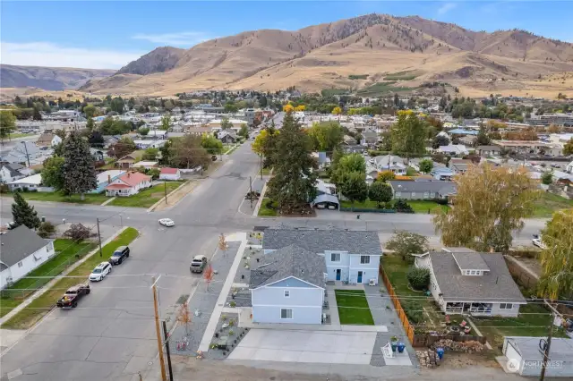 Located close to all of the stores, restaurants, and services of downtown Chelan