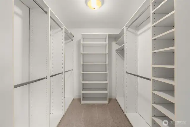Primary suite walk in closet