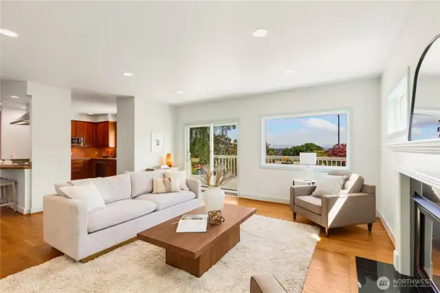 Big main-floor views of the Cascades!