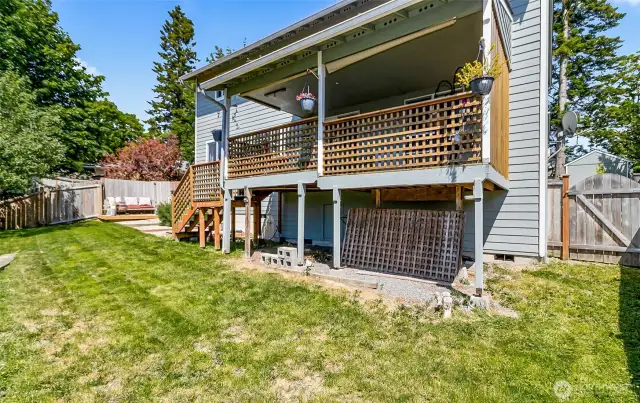 REAR VIEW OF DECK
