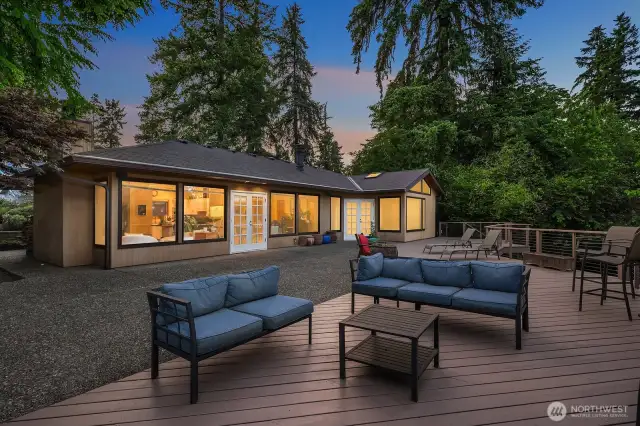 Entertainment-size deck with city and Mount Rainier views.