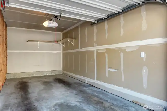 Garage (#154) interior