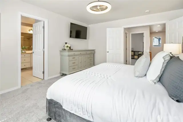 Primary with Ensuite 5 Piece Bathroom