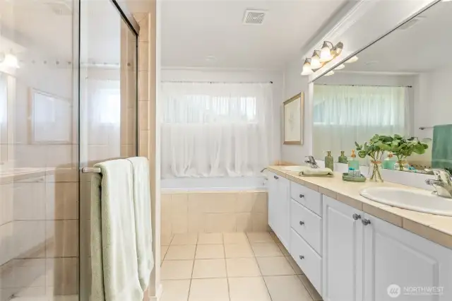 Primary Bathroom w Double Sink Vanity - Soaking Tub - Shower