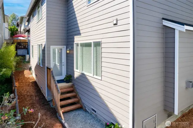 Rear Yard Patio w Walkout from the Kitchen/Dining Room