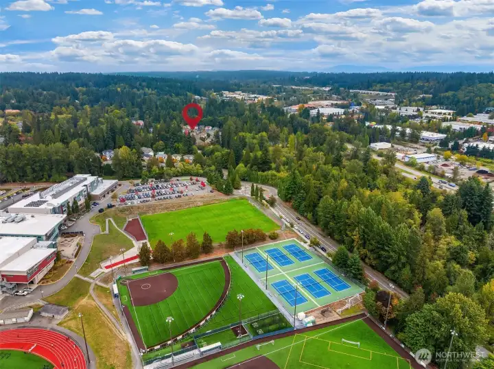 Walking Distance to Woodinville High School, Tennis Courts, Soccer Fields, and Rotary Park w Skate Park