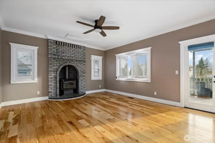 Living room or alternative dining room