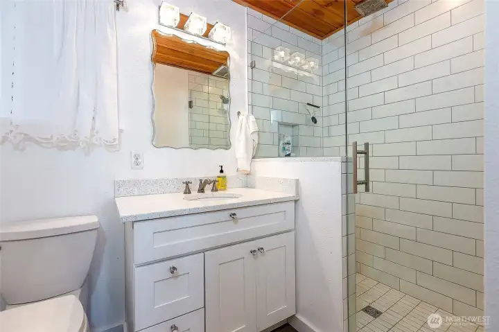 Primary En-Suite Bathroom