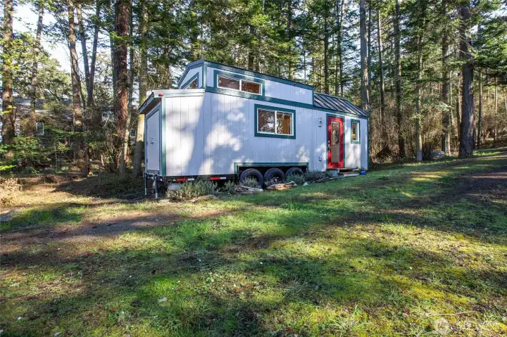 Tiny House on wheels and trailer