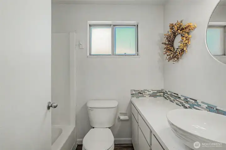 Unit B - Full Bathroom - Upstairs