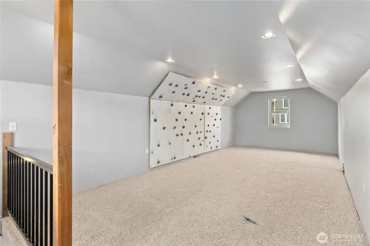 Shop upper level bonus space