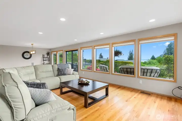 The views are simply beautiful.  Mostly wood floors on the upper level.