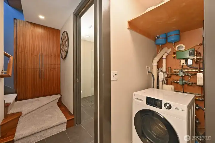 In unit laundry, radiant floor heat. Wired for A/C & car charger. In unit laundry, radiant floor heat. Wired for A/C & car charger.
