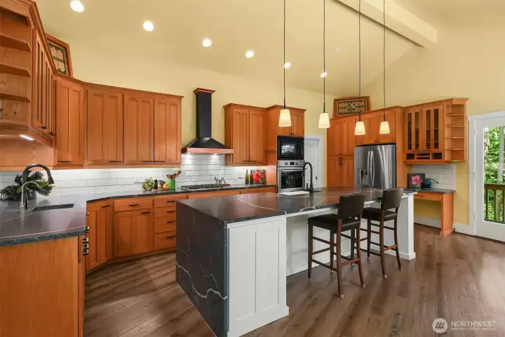 Abundant counters and storage... Abundant counters and storage...