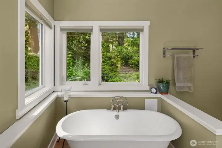 Soaking tub surrounded by nature~ Soaking tub surrounded by nature~