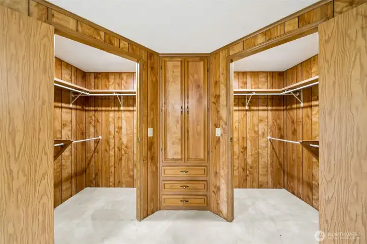 2 Walk-in-Closets in Primary.