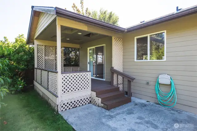 Covered back deck, enjoy outside all year!