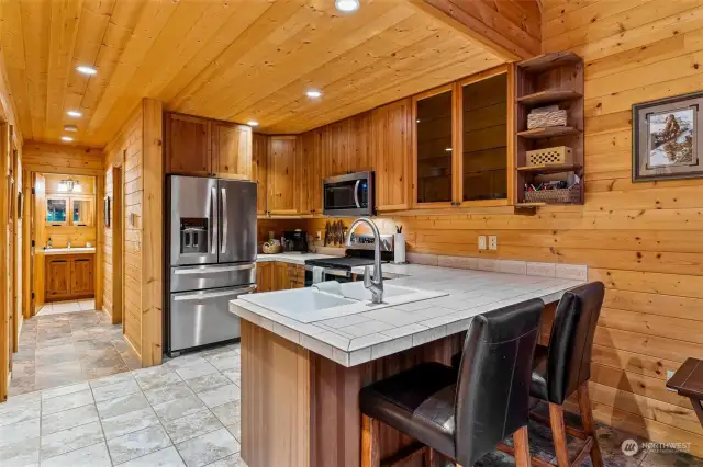 Breakfast bar and all updated appliances