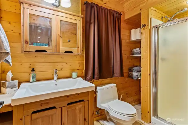 Full guest bathroom