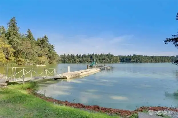 Beach areas around the lake, this is Sunset beach. Kayaking, canoeing, slow motor boats, paddle boards, pedal boats.  Boat launch at Sunset and Madrona Beach.
