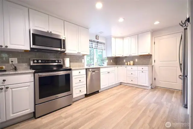 another view of this wonderful kitchen.