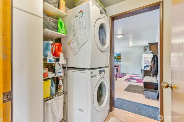Laundry room with appliances that stay!