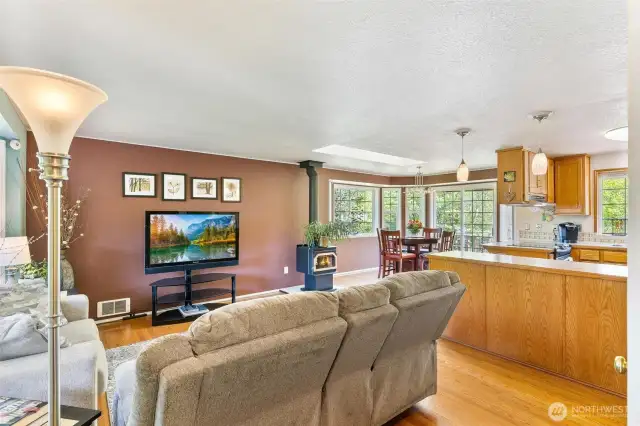 Spacious Open-Concept Living – Perfect for Entertaining & Everyday Comfort