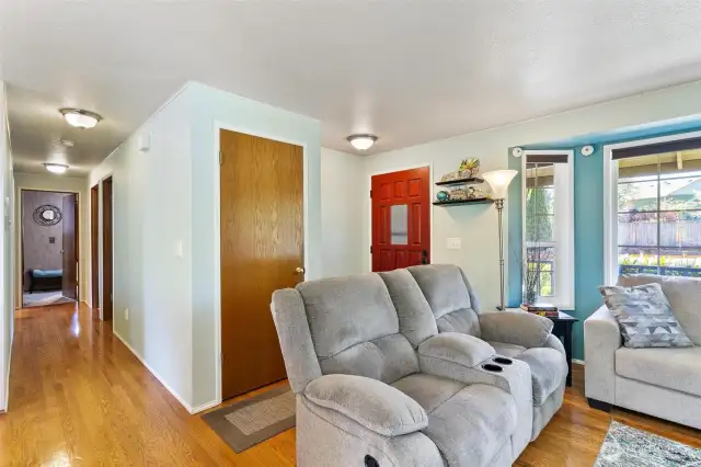 Spacious Open-Concept Living – Perfect for Entertaining & Everyday Comfort