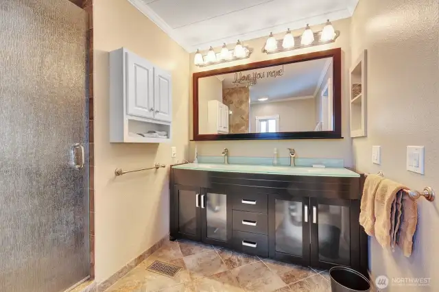 Large primary bathroom with tiled shower & double sink vanity