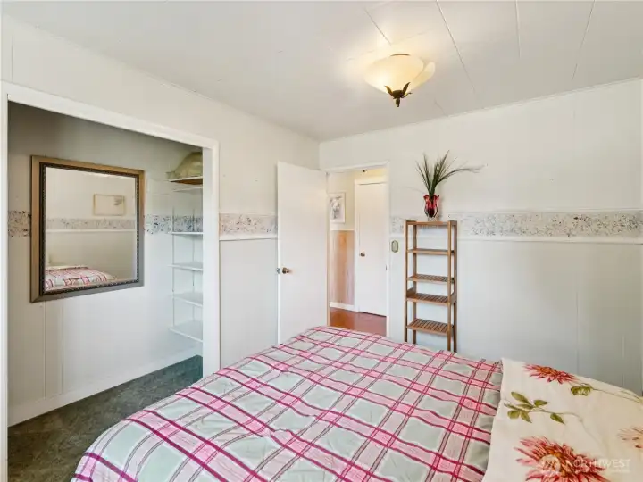 Guest bedroom.