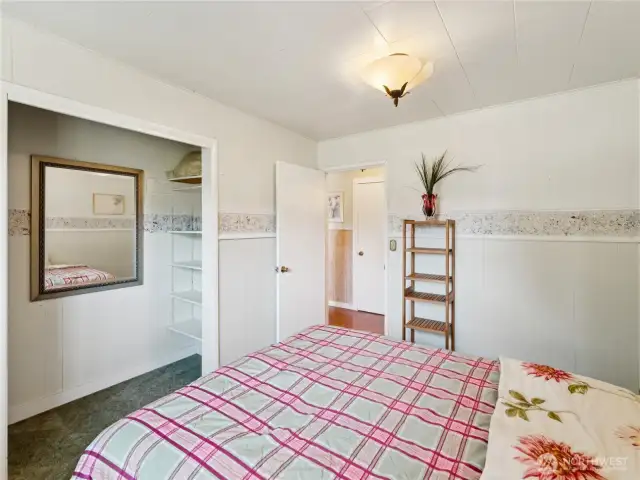 Guest bedroom.