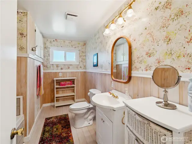 Guest bath.