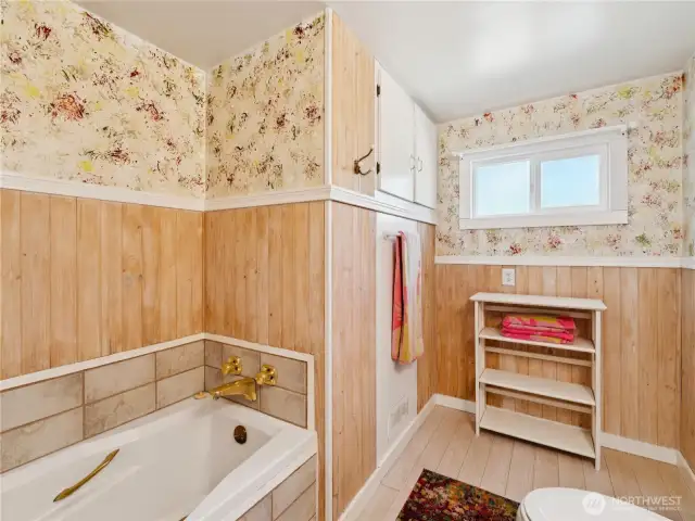 Guemes bath has tub.