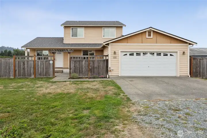 Large front yard, automatic garage door.