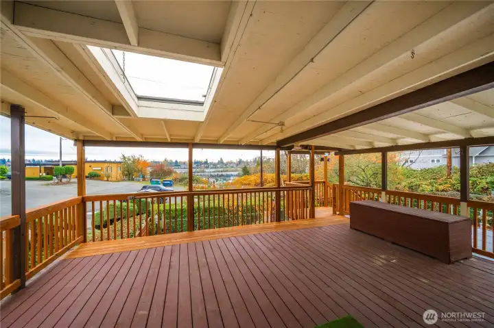 Covered upper deck with skylight and Mt Rainier Views
