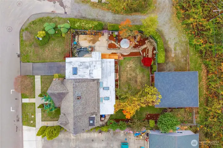 Look at how big this corner lot is!