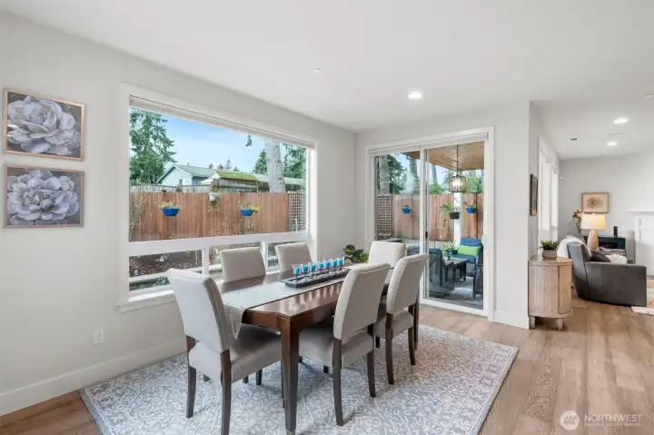 Plenty of room for entertaining guests for the holidays!